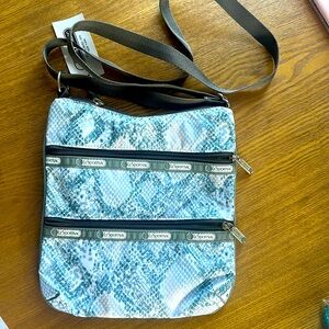 LeSportSac Kasey everyday crossbody bag
Animal print